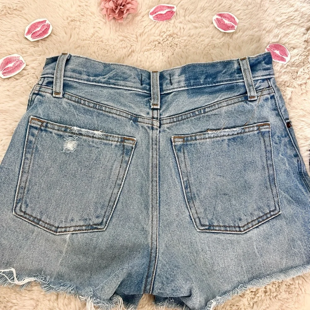 NATURAL RISE DENIM SHORTS!🩵 - Picture 2 of 3